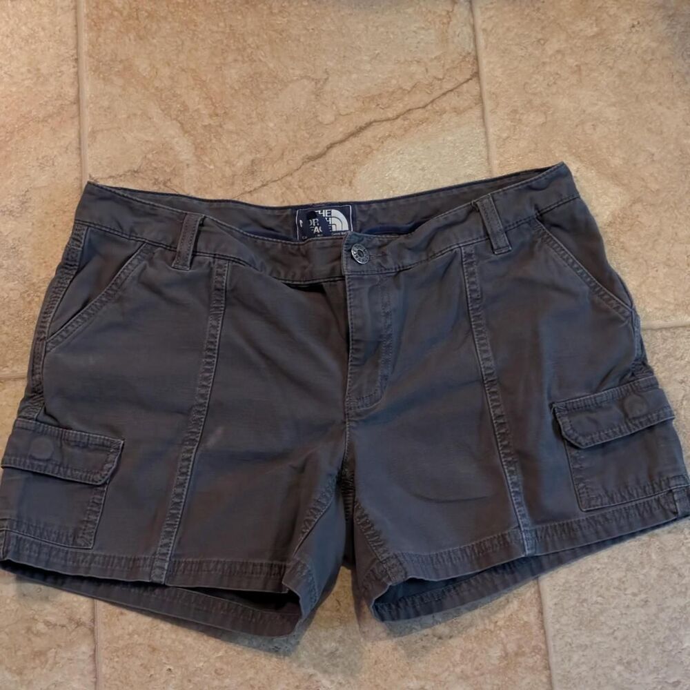 The North Face Women's Gray Cargo Shorts Size 6 Hiking Utility